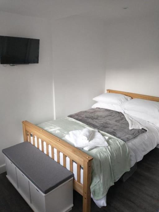 Cosy Garden Studio Room Minimum Two Night Booking Brighton Bagian luar foto