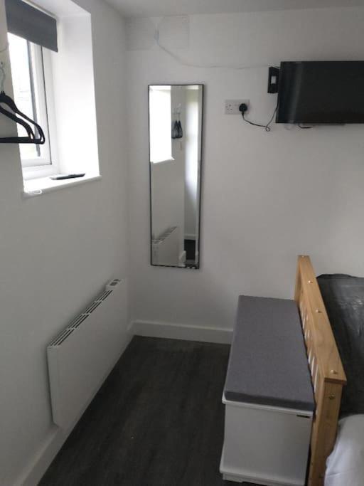 Cosy Garden Studio Room Minimum Two Night Booking Brighton Bagian luar foto