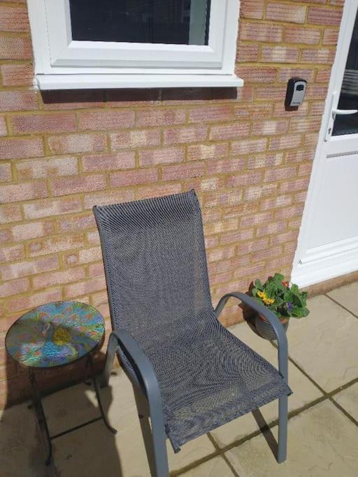Cosy Garden Studio Room Minimum Two Night Booking Brighton Bagian luar foto